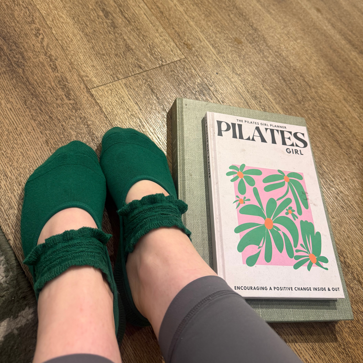 LIGN Green Ballet Ruffle Grip Socks