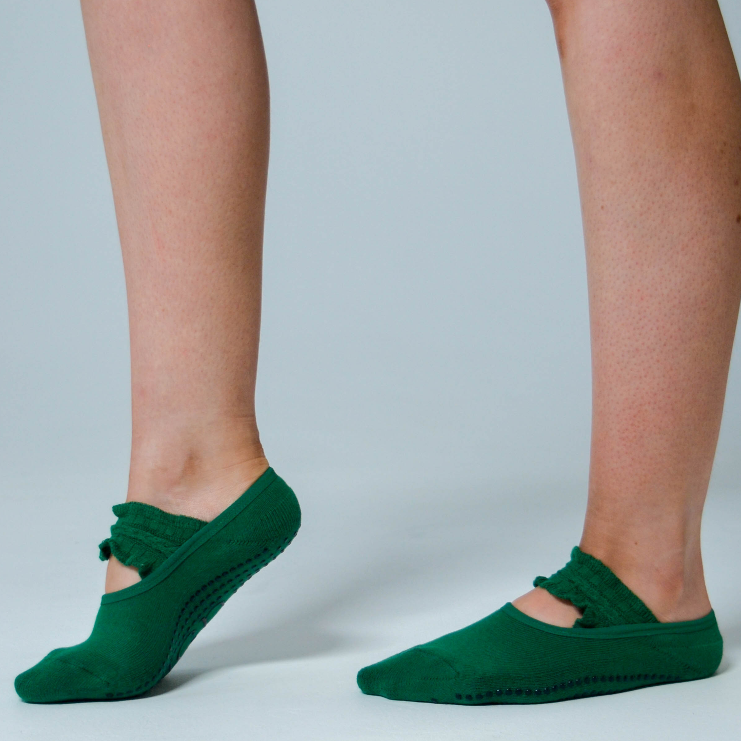 LIGN Green Ballet Ruffle Grip Socks