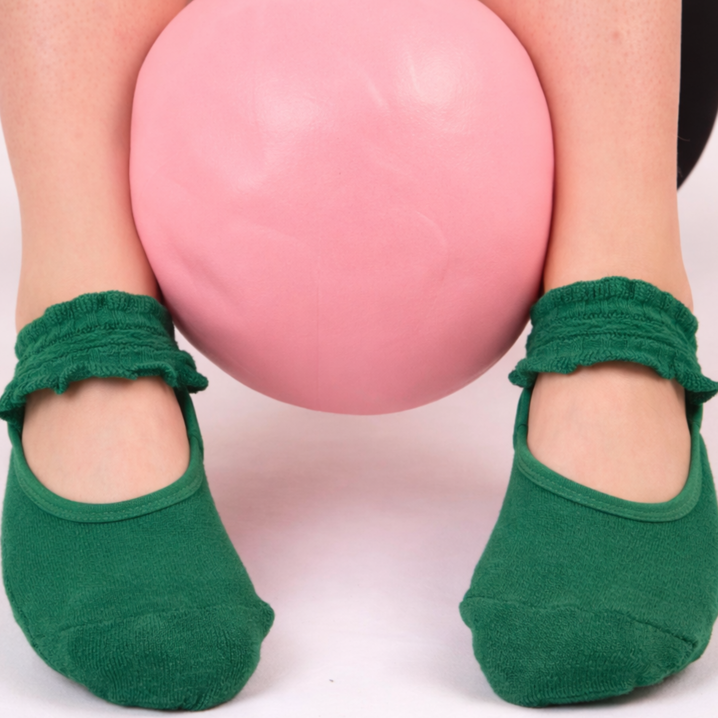 LIGN Green Ballet Ruffle Grip Socks