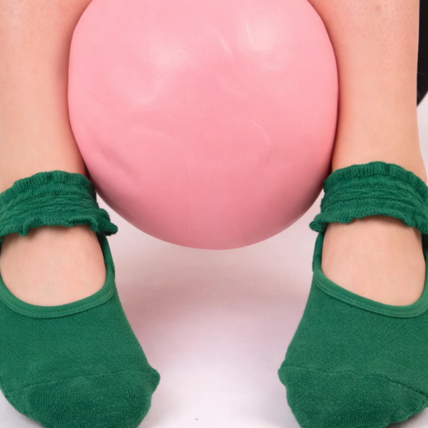 LIGN Green Ballet Ruffle Grip Socks
