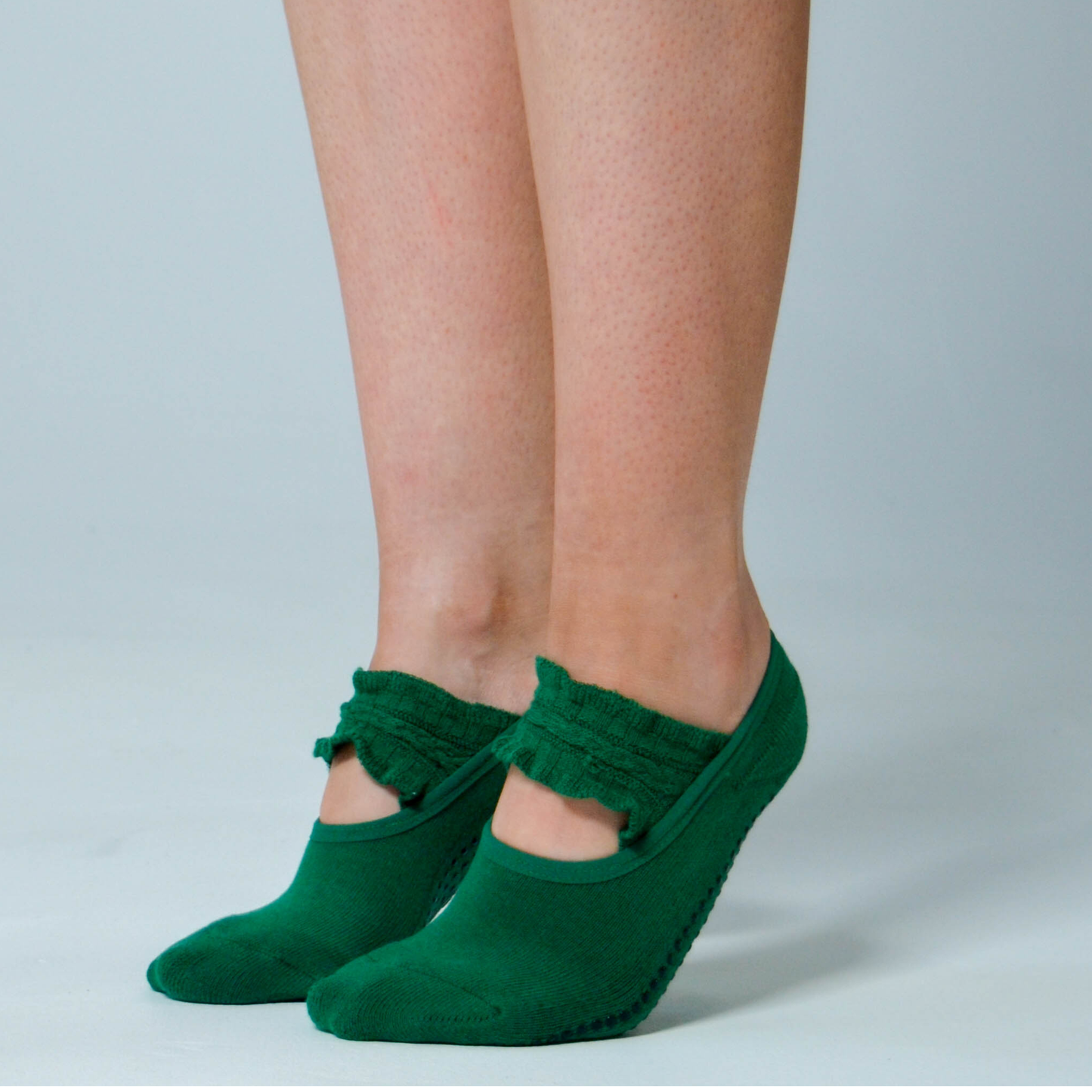 LIGN Green Ballet Ruffle Grip Socks